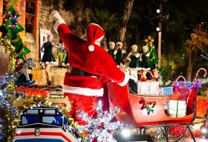 ford-holiday-river-parade-feature.jpg