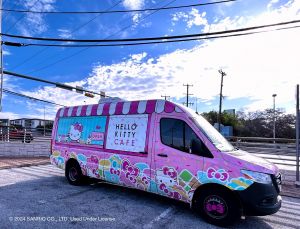 hellokittytruck.jpg